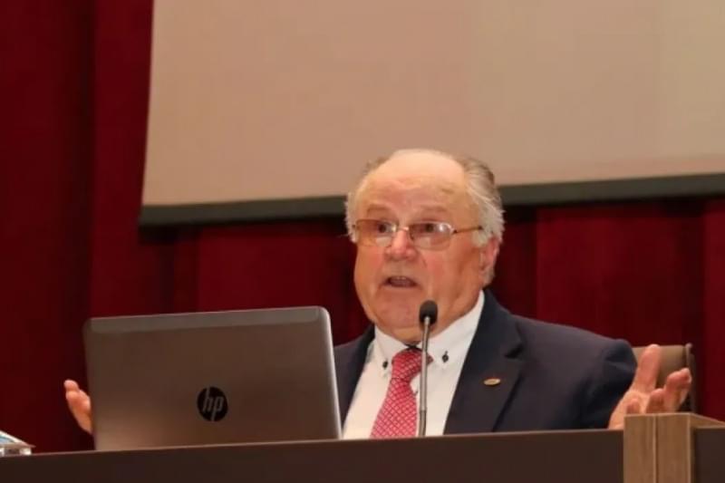 Ndahet nga jeta profesori i njohur i universitetit, Refik Kadija