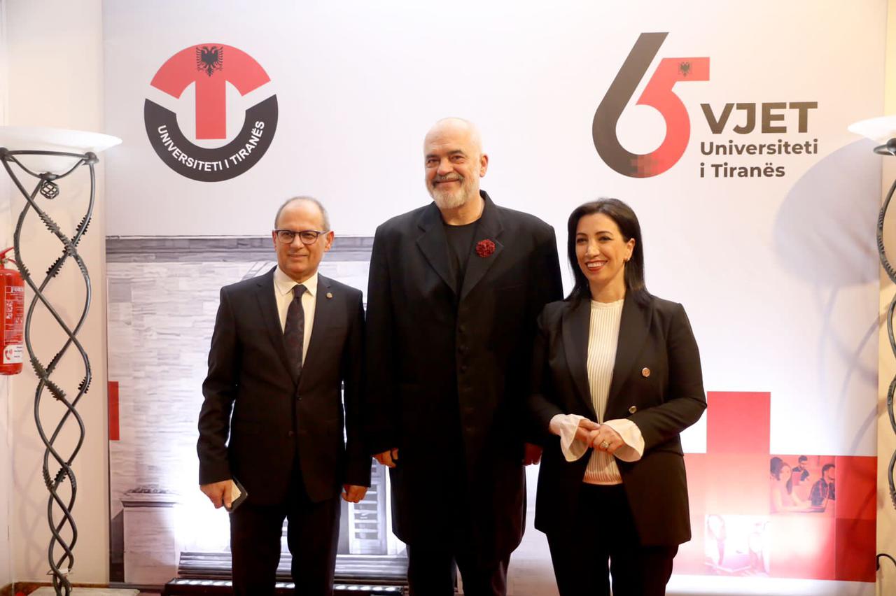 Rama prezanton skemën e pagave selektive për pedagogët e universiteteve dhe paralajmëron mbylljet në rrethe