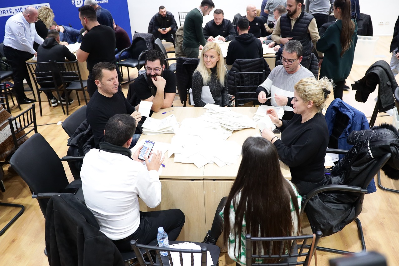 Arjan Hoxha fiton primaret në Kamzë