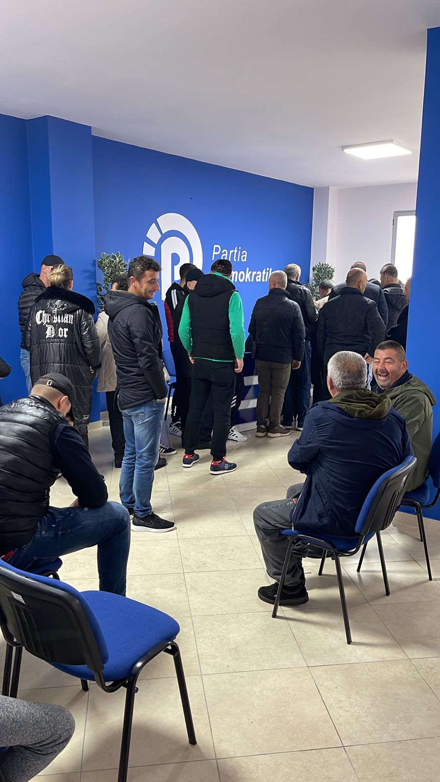 VIDEO&FOTO/ Zhvillohen primaret e PD në të gjithë vendin, mijëra në votime