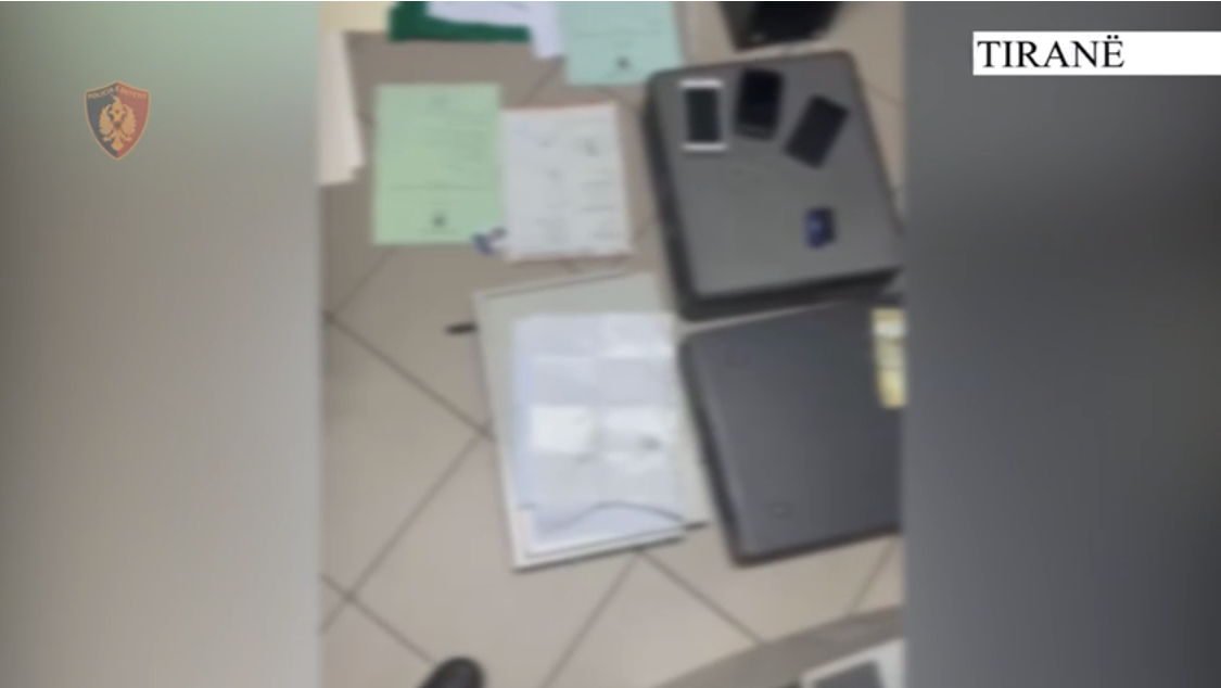 Një ‘e-Albania’ pirate, arrestohen 3 persona. Falsifikoinin edhe dokumentat e pronësisë