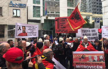 Protestë në Tiranë para ambasadës së Serbisë