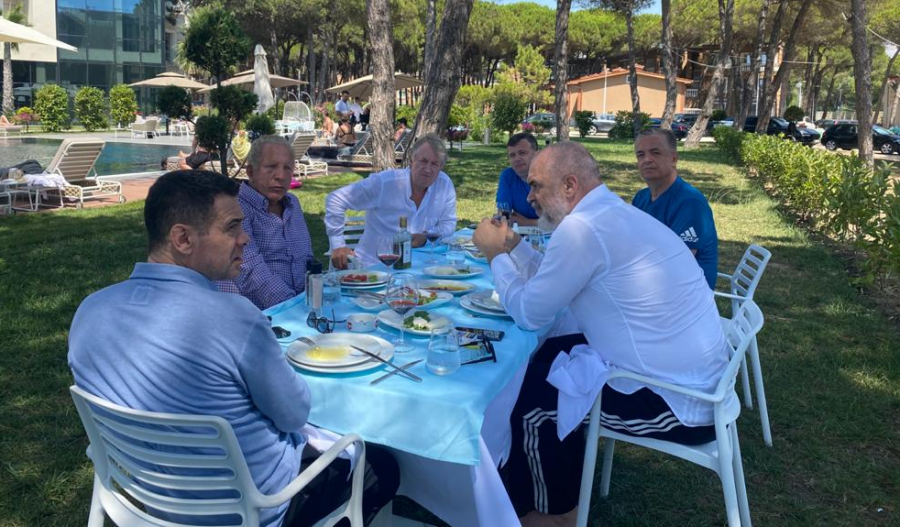 Reagon Irfan Hysenbelliu pasi ia shembën hotelin: Dallëndyshe Bici e legalizoi atë ndërtim, Edi Rama më gjeti arkitektin