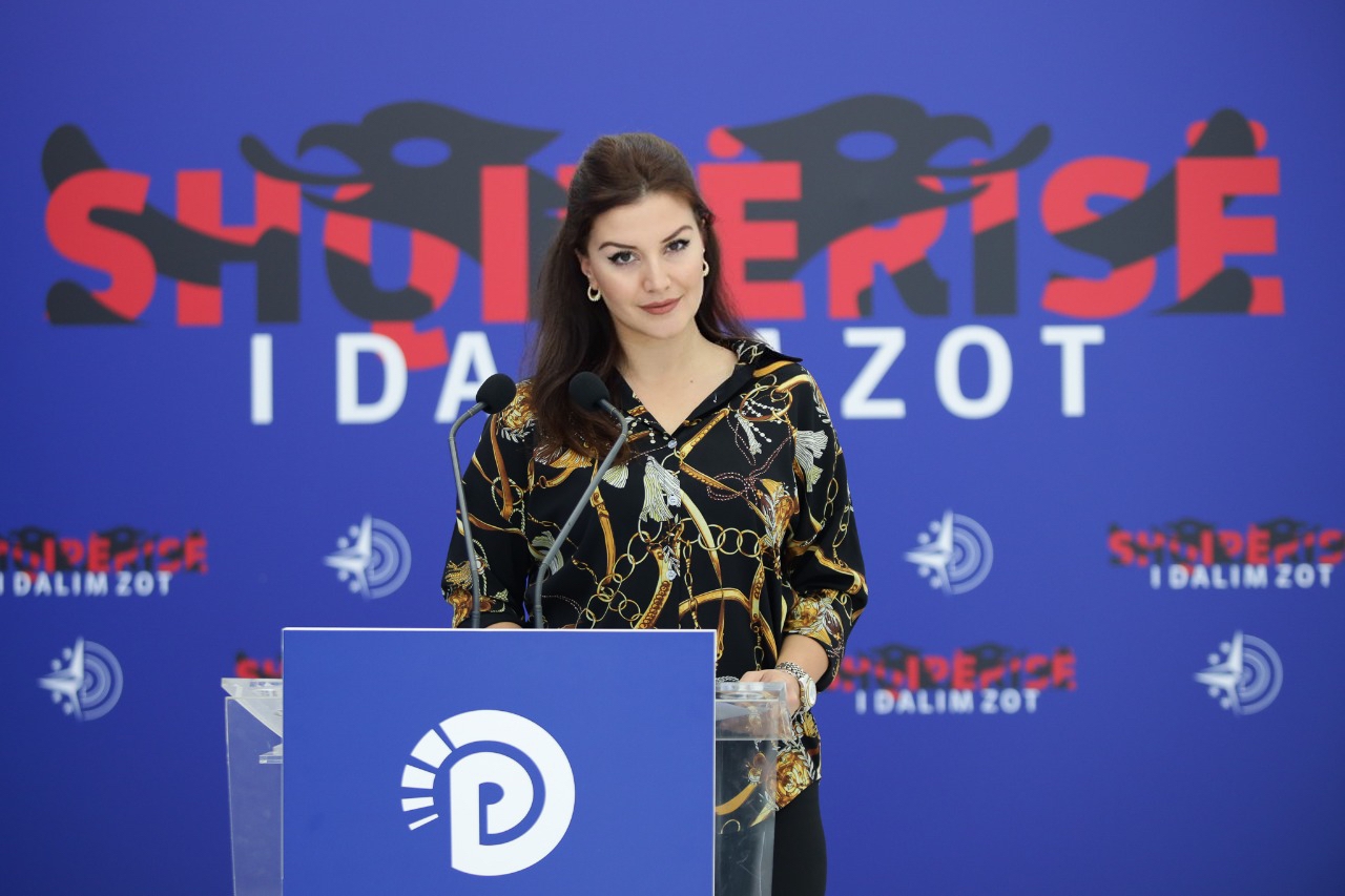 “Nuk ndalen abuzimet në Bashkinë e Vaut të Dejës/ U hiqet ndihma ekonomike nevojtarëve”