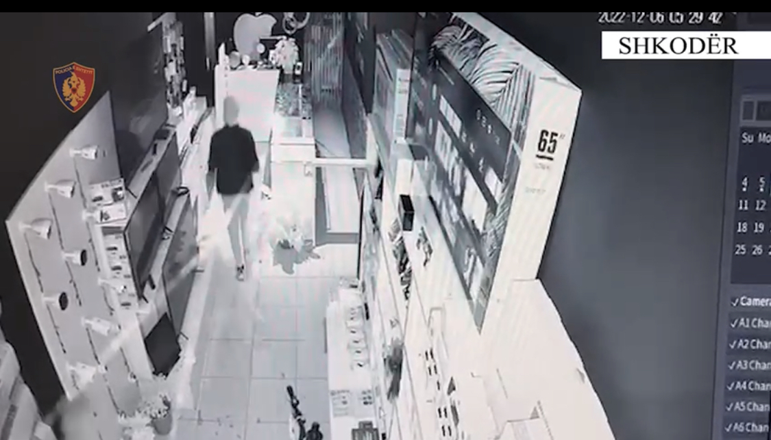 VIDEO/ Momenti i vjedhjes së dyqanit të celularëve në Shkodër