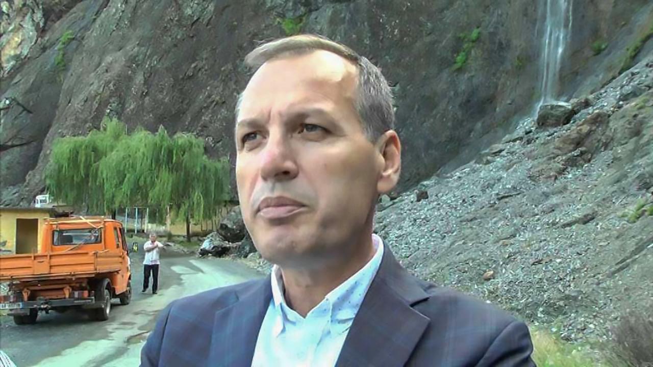 Rama ‘blen’ deputetin e opozitës në Shkodër para zgjedhjeve lokale. Ikën Agron Çela