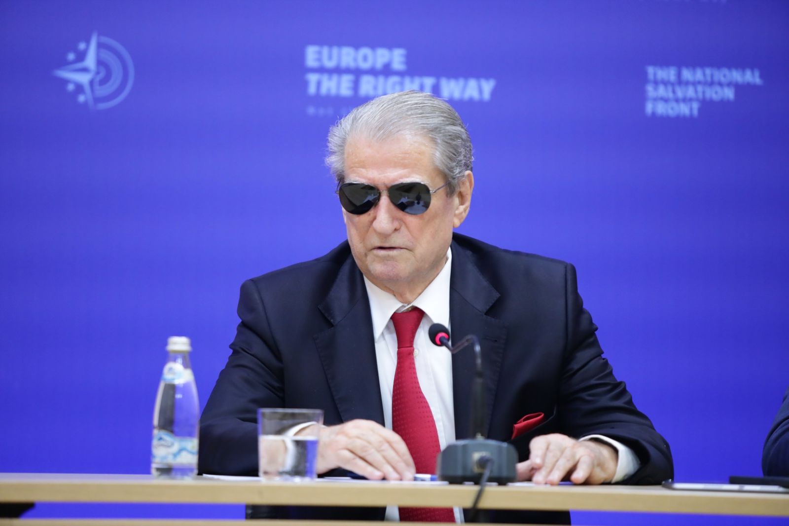 “Ligj që detyron partitë që të votojnë brenda vetes për drejtuesit”