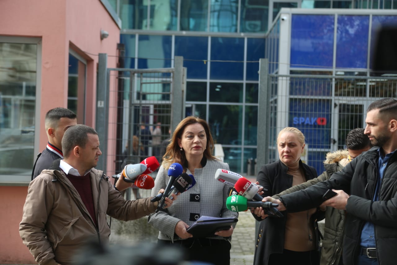 Vokshi fiton gjyqin me ministren Kushi, kërkohet dorëheqja e ministres