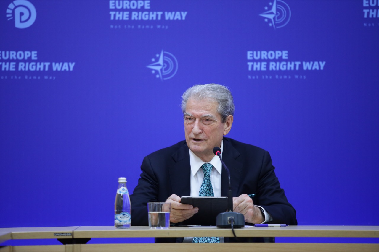 Protestat në samite dhe takime ndërkombëtare, përveçse në vendet diktatoriale, janë pothuajse ligj