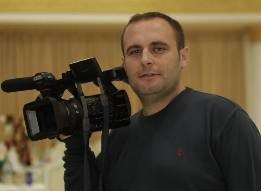 Rrihet gazetari në qytetin e Lezhës, qëllohet edhe bashkëshortja e tij