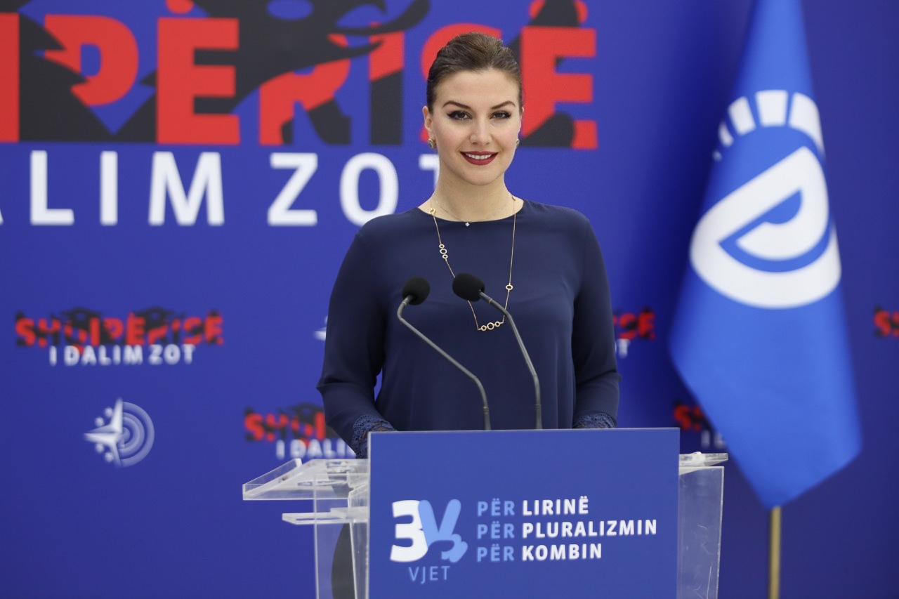 “Prodhimin e pasaportave Edi Rama ia jep Blendi Çuçit. Profili qeverisës së tij udhëhiqet vetëm nga vjedhja dhe përfitimi“