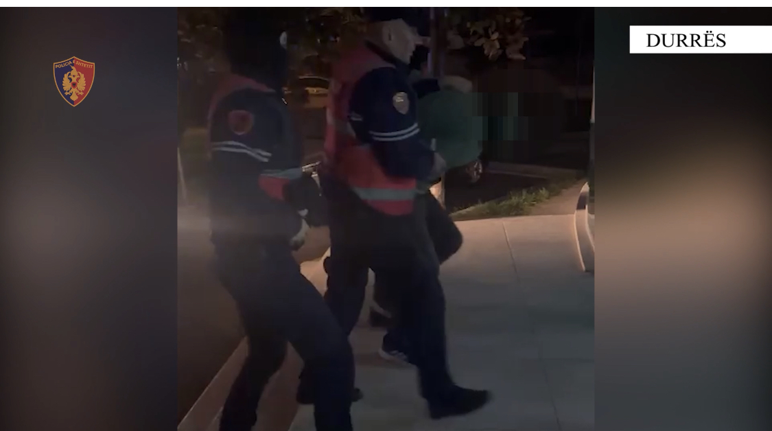 Vodhën me armë marketin në Durrës, kapen 2 hajdutët