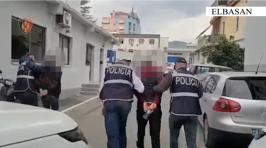 Bien në pranga 2 shitës të dozave të kanabisit në Elbasan