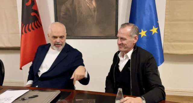 Rama në grupin e deputetëve të PS: Në Vlorë gjithë deputetët duan të bëhen kryetar bashkie. Policët marrin lekë për ndërtimet pa leje