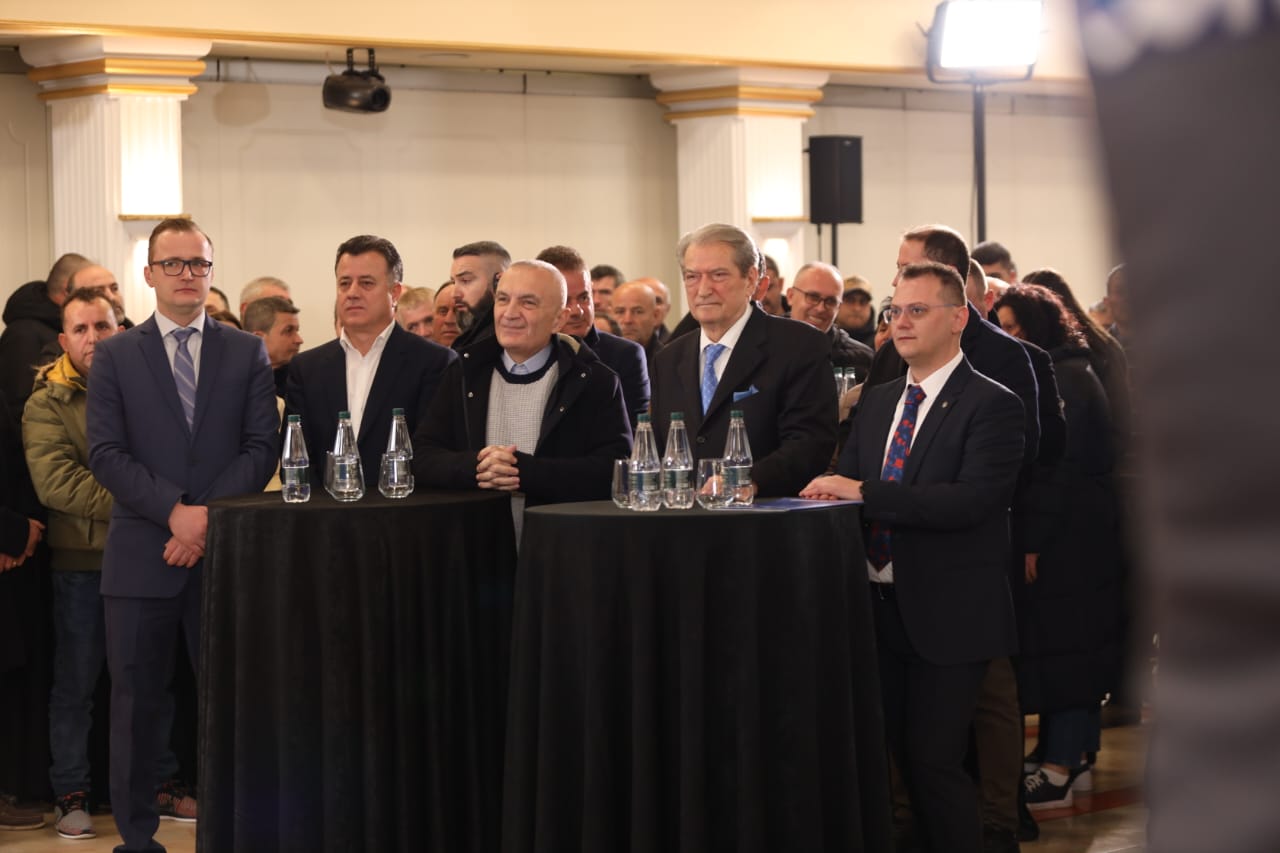 Berisha: Nuk mund të pranojmë një kryeministër që vjedh Portin e Durrësit