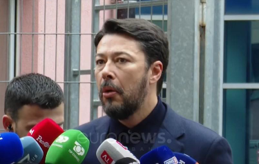 Shkelzen Berisha flet për gazetarët: Më bënë të njëjtat pyetje për të cilat u përgjigja 15 vite më parë