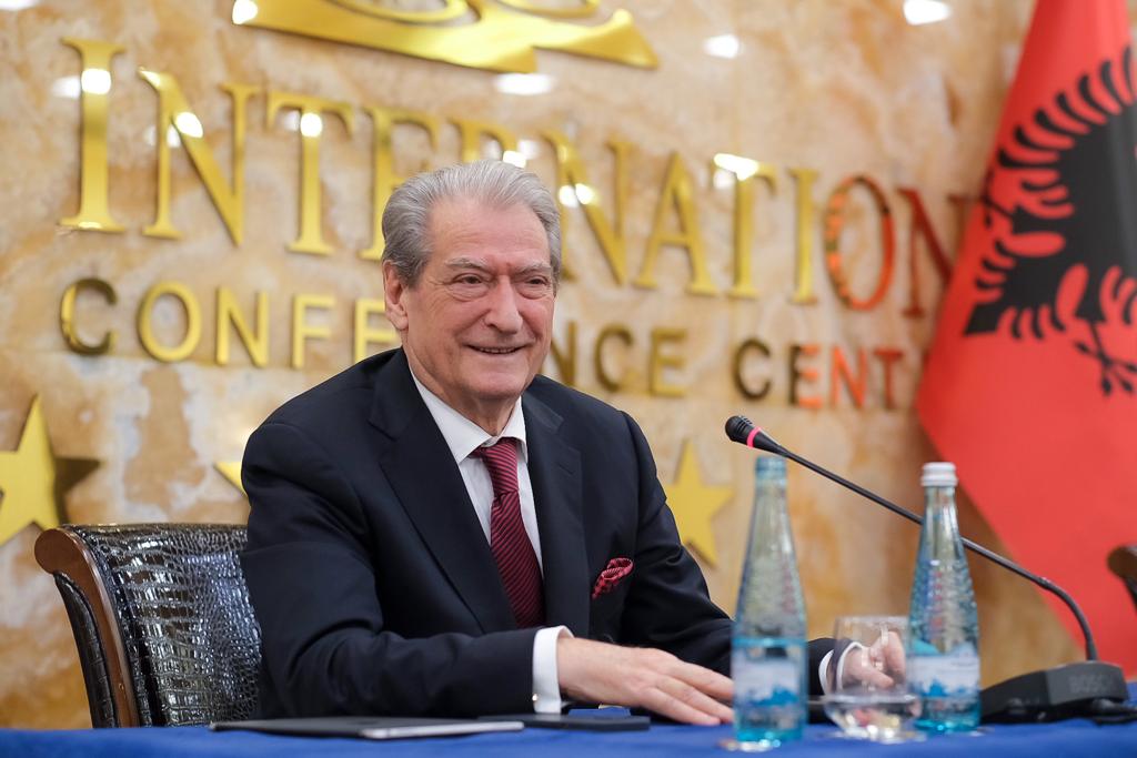 Berisha: A e përdori Kim lobimin te McGonigal? SHBA të hetojë