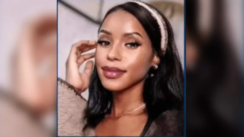 Vajza e masakruar keniane u kthye sot me avion në vendin e saj duke qenë ende në koma