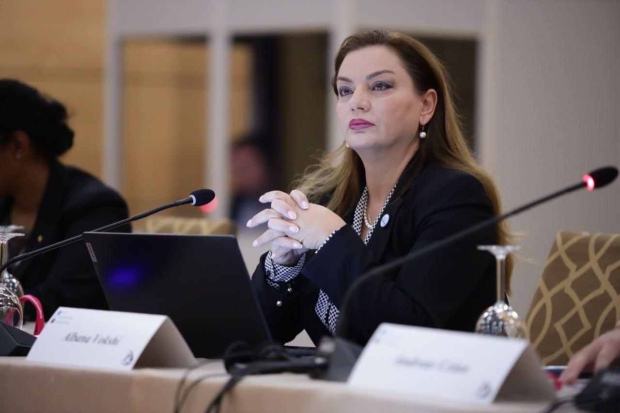 Albana Vokshi për Veliajn: Vesi del me shpirtin!! Edhe mashtrues, edhe injorant!