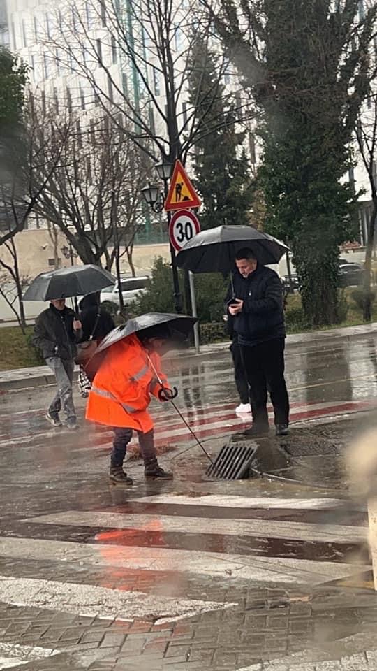 FOTO/ Këlliçi çmonton propogandën e Veliajt, ja momenti kur shihet si prodhohen imazhe fallco