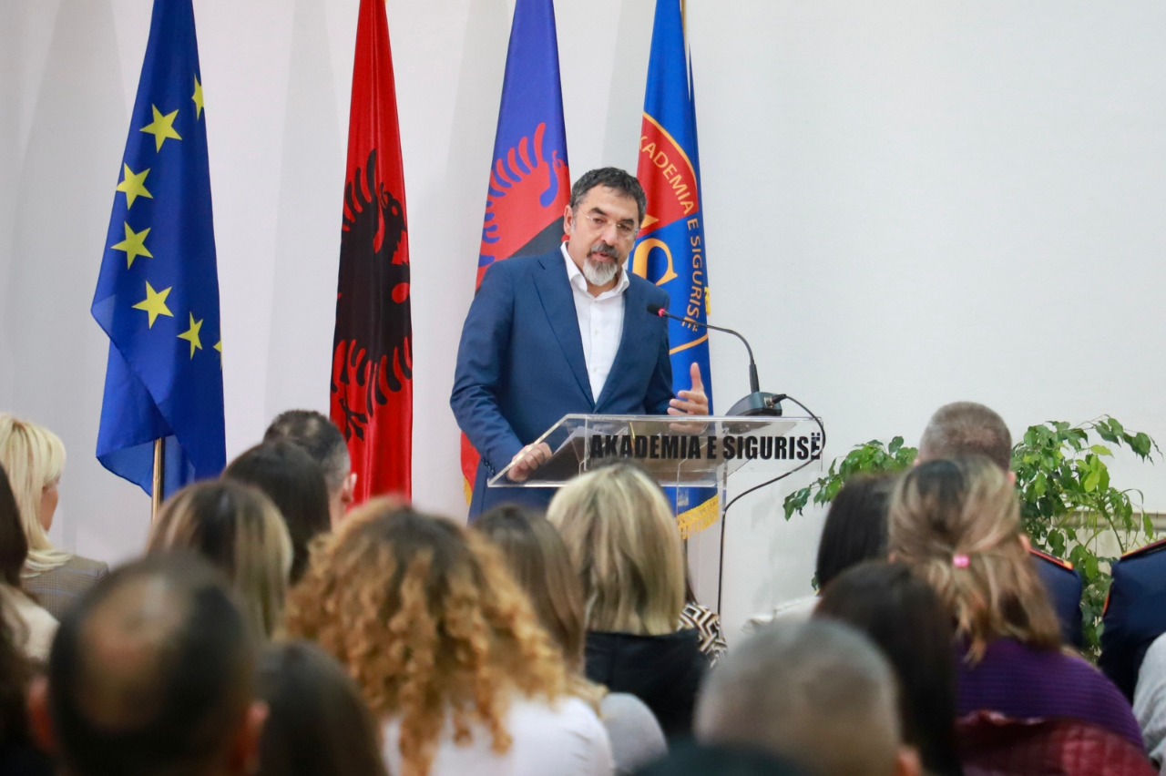 Certifikohen 114 Oficerë të Sigurisë, vendosen në gjimnaze dhe shkollat 9-vjeçare të vendit