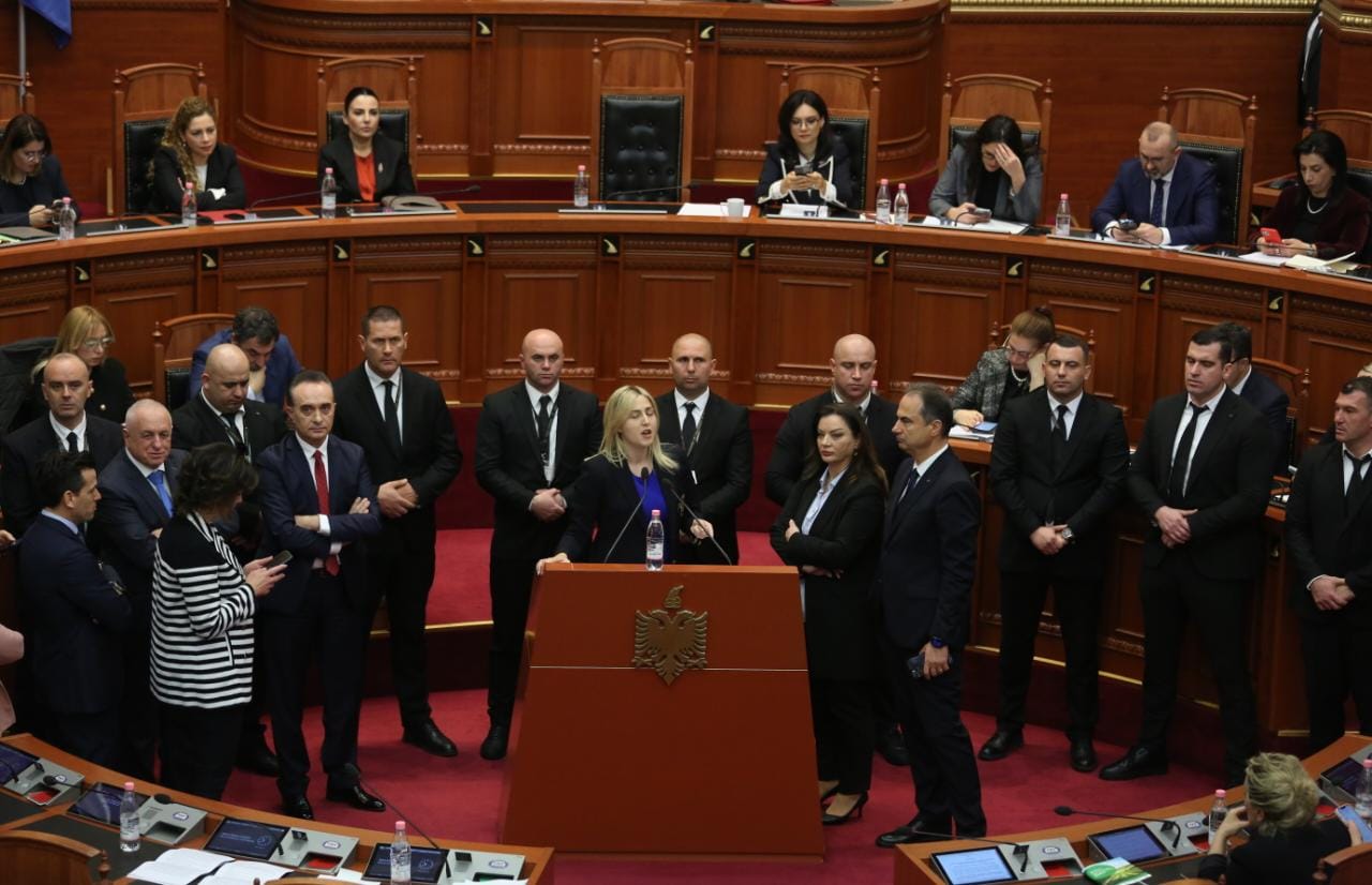 Spiropali fyen Bardhin: Sërish ju pyes zoti Bardhi: pse keni frikë nga gratë?