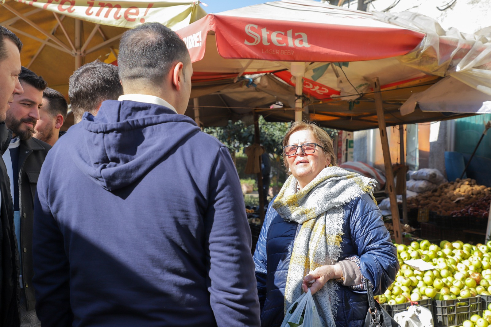 Këlliçi takon qytetarët në njësinë nr. 3: Kjo betejë është për Tiranën, jo për politikën e ditës