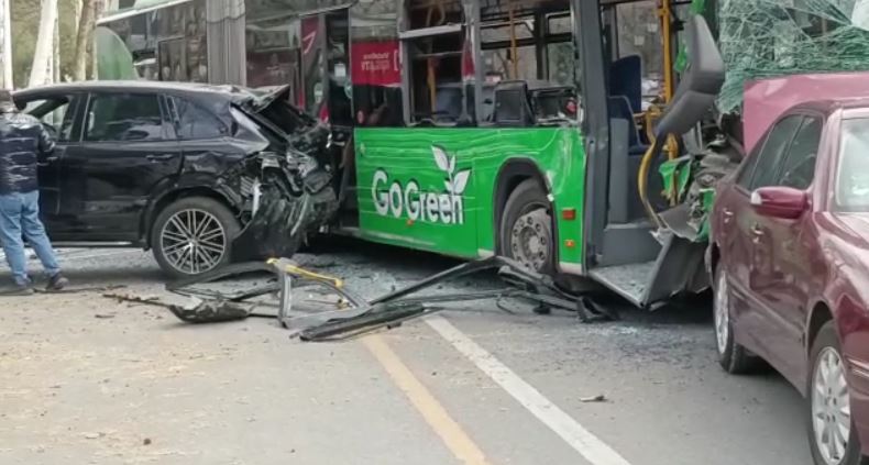 Aksident i rëndë te Shallvaret në Tiranë, disa të plagosur