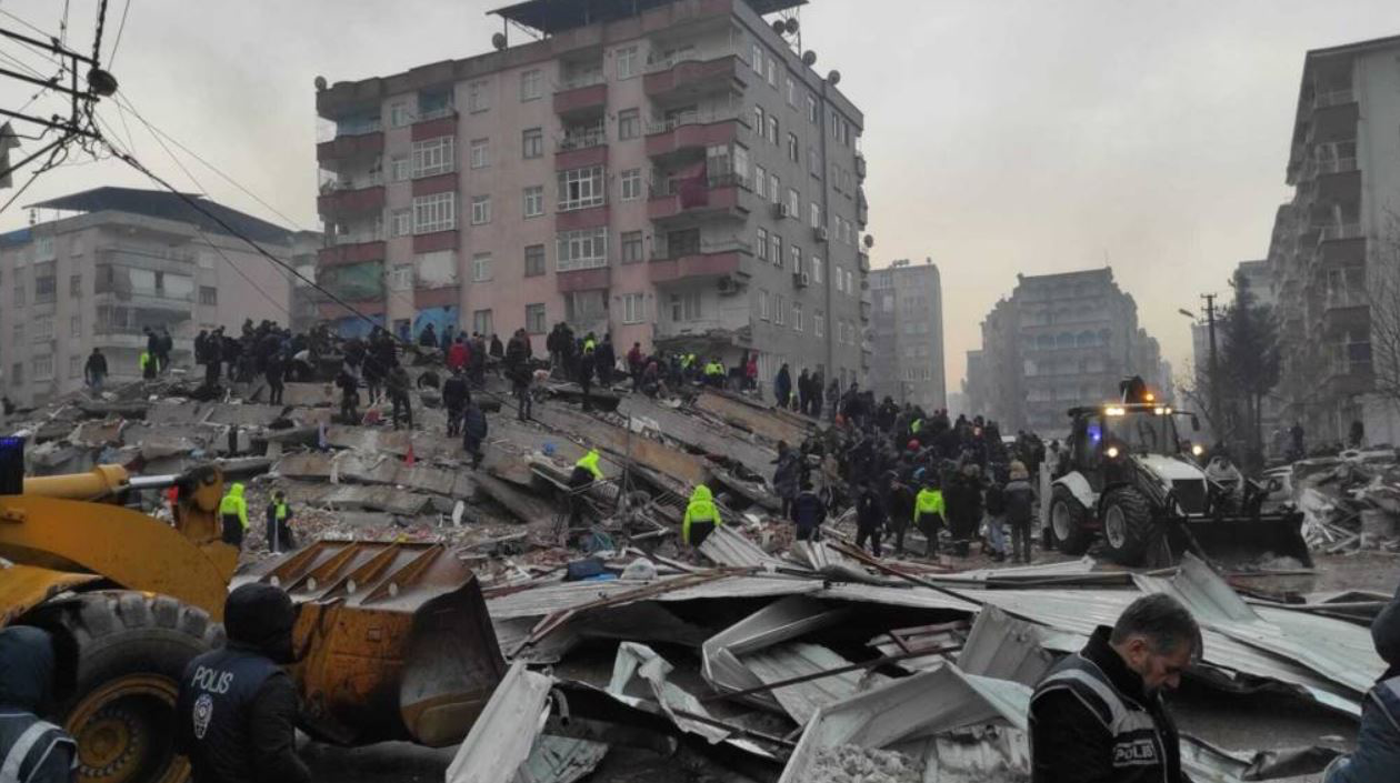Tërmet shkatërrues në Turqi e Siri, mbi 500 viktima, mijëra të plagosur