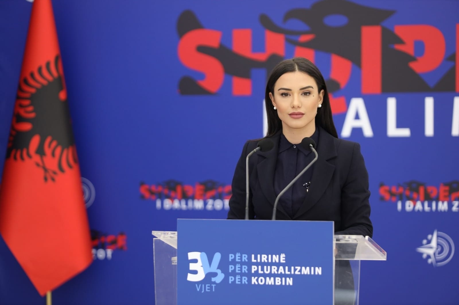 Skandali me aplikacionin “Akt1visti”, qeveria detyron administratën në orar zyrtar