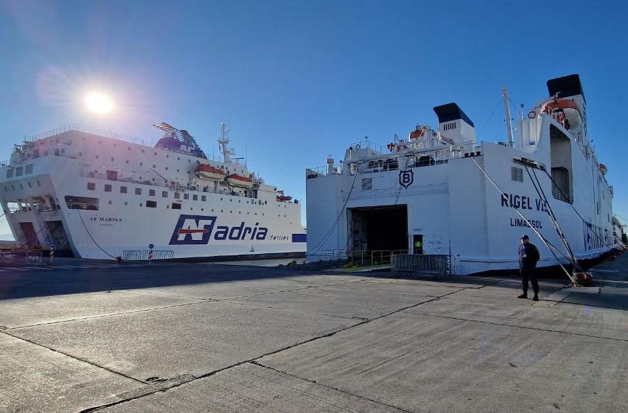 Anglezi zgjedh Durrësin për të trafikuar turq si bullgarë