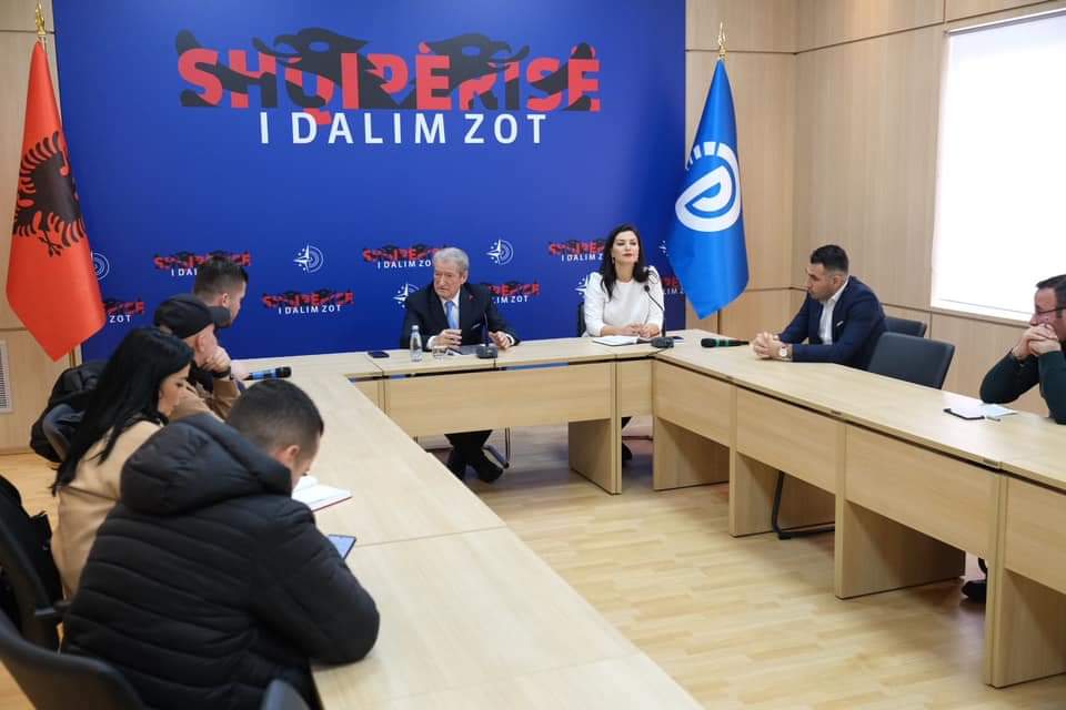 Berisha: U bëj thirrje shqiptarëve, më datë 11 ta krrejmë nga detyra këtë person