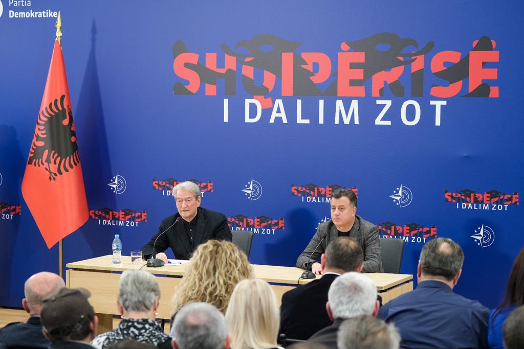 “Korrupsioni qeveritar shqiptar me korrupsionin ndërkombëtar luftuan forcën politike pro perëndimore të Shqipërisë”