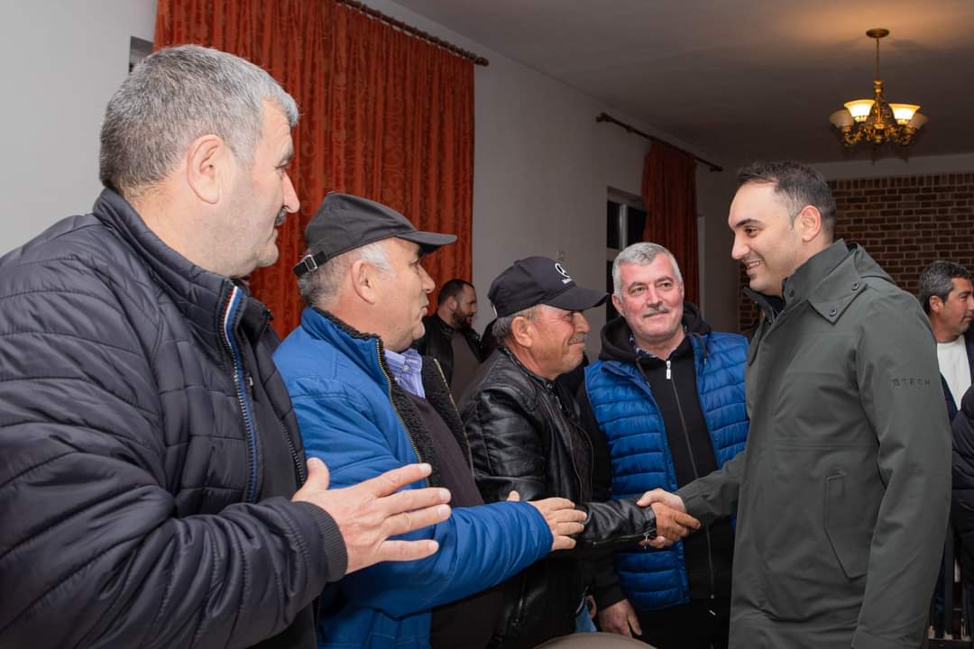 Kandidati për Bashkinë e Tiranës Belind Këlliçi takim me banorët në Farkë: Do të rikthehemi me një paketë zgjidhjesh afatshkurtra