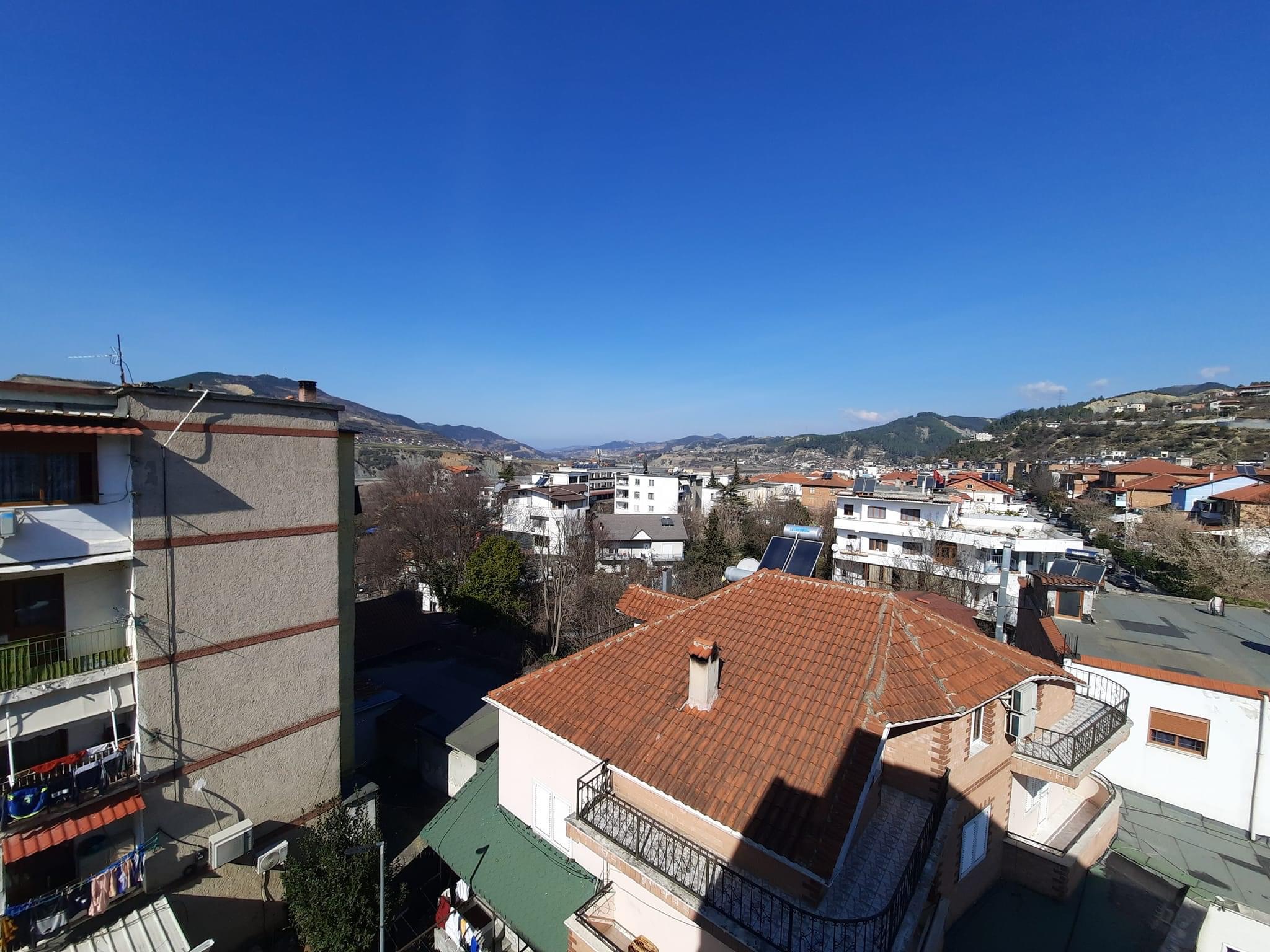 Ndeshja Gramshi-Valbona, Presidenti i klubit rrah arbitrin në fushë