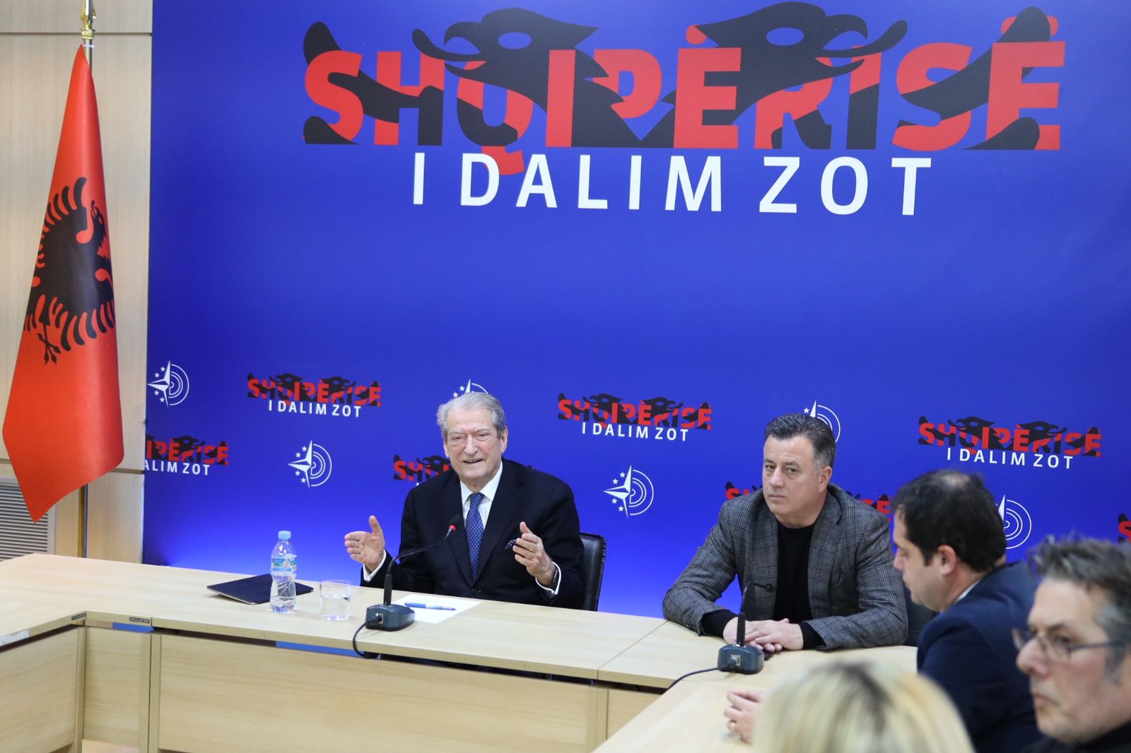 Berisha: Dhuna nuk të sjell në objektivin që kërkon. Ne jemi në hapat më fillestarë të mosbindjes civile