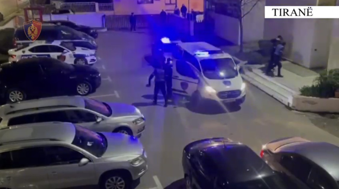 Në pranga 2 persona, me armë dhe kokainë, xhiro në bllok