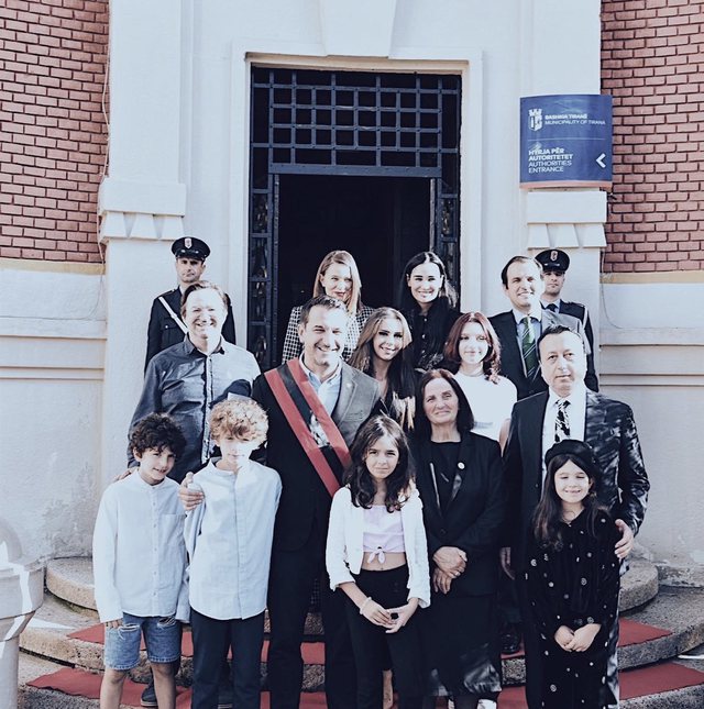 Pabesia e Erion Veliaj, u dha shtetësinë fëmijëve të Rugovës, më pas e heq emrin e Presidentit nga rruga në Tiranë