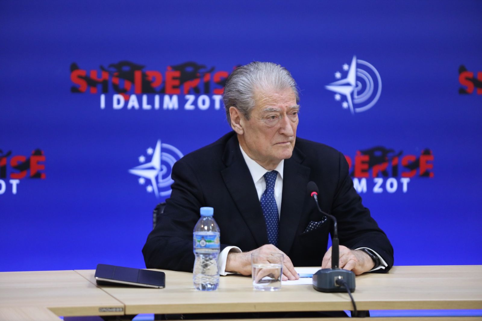 Berisha: Dhuna nuk të sjell në objektivin që kërkon. Ne jemi në hapat më fillestarë të mosbindjes civile