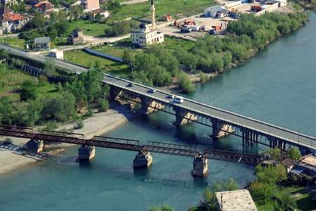 SHKODËR/ Shembet mbikalimi i këmbësorëve te “Ura e Bahçallëkut”
