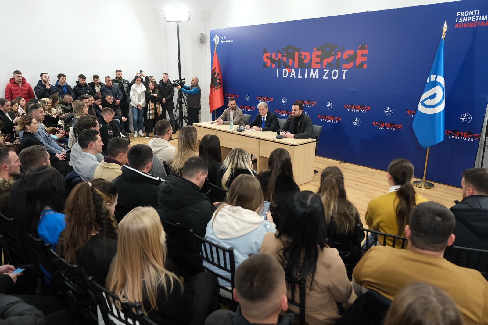 Berisha: Rama i ndërtoi sarajet e Surrelit me para krimi ose të vjedhura