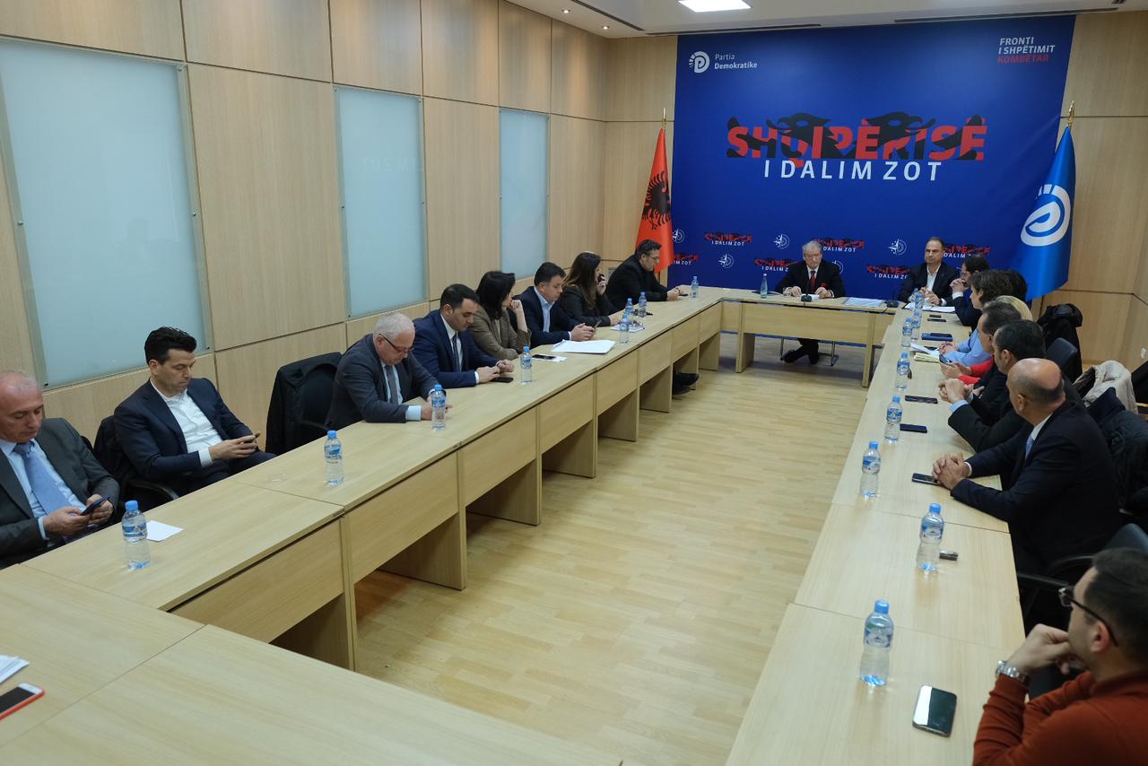 Berisha shpjegon protestën: Deputetët e opozitës në parlament janë trajtuar në mënyrë antikushtetuese, janë përjashtuar për të drejtën e fjalës