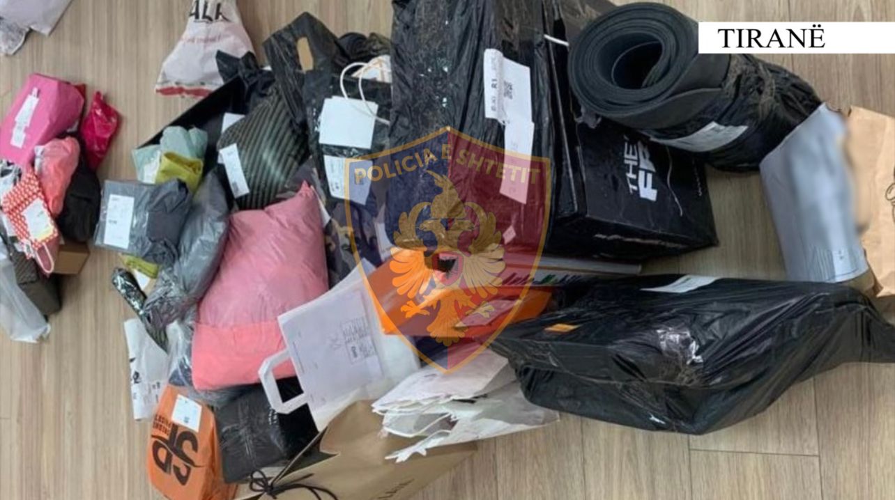 Policia bllokon postën private, sekuestrohen 93 pako me mallra kontrabandë