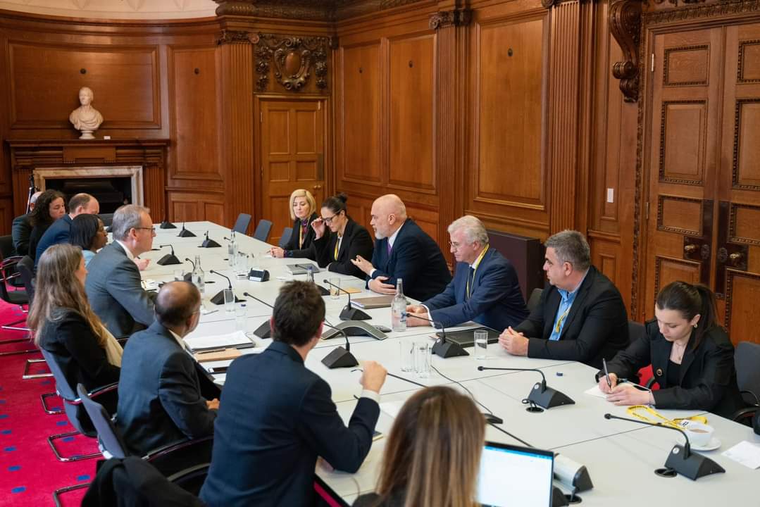 Britania, plan ambicioz për rritjen e eksporteve britanike me Shqipërinë