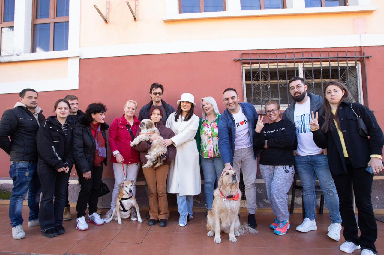 Këlliçi takon dashamirët kafshëve: Bashkia ka abuzuar edhe me fondet e sterilizimit