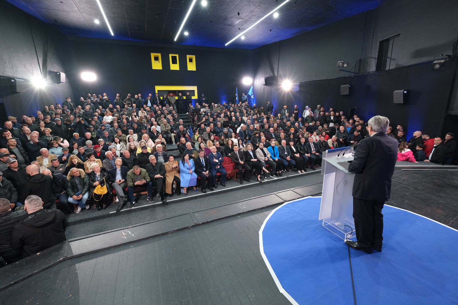 Berisha mesazh për shqiptarët nga Vlora: Thirrja ime është të dalim nga kjo përgjumje, të bëjmë gjithçka për të ndryshuar këtë situatë