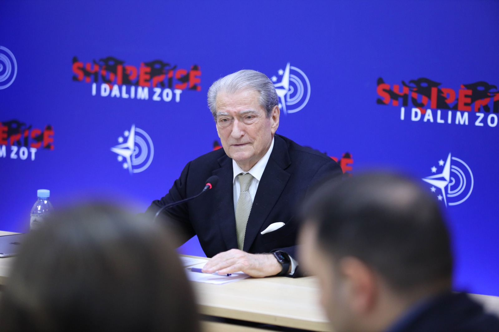 “Edi Rama po mban peng rezolutën për gjenocidin serb”