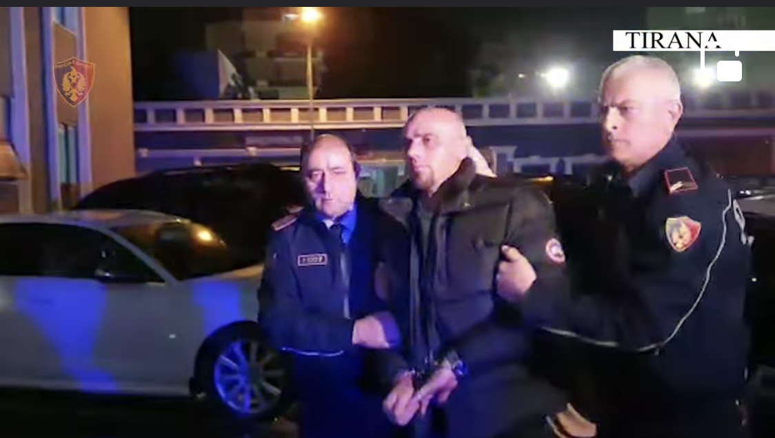 Detaje të reja, Hutrës i mbaruan fishekët dhe gruan e vjehrrën i qëlloi me thikë