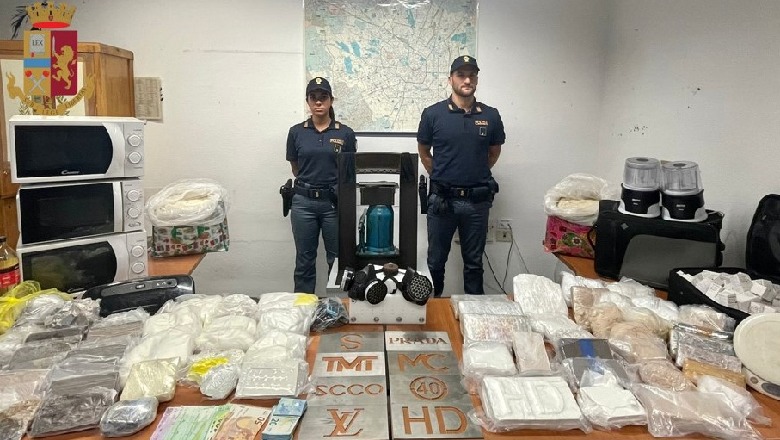 3 shqiptarë me 83 kile ‘të bardhë’ në banane