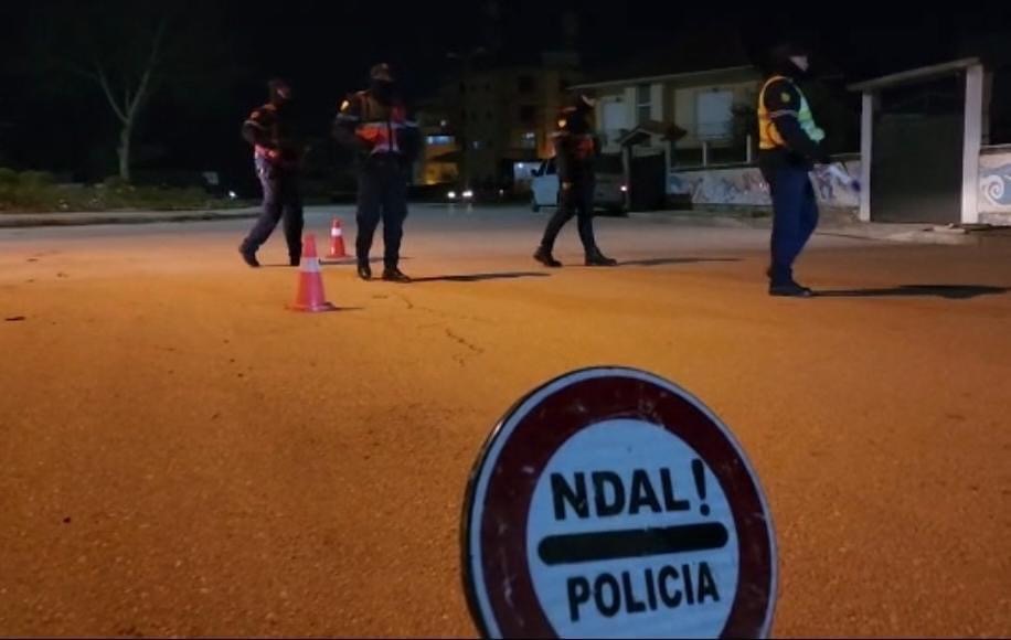 Aksident i rëndë në aksin Tiranë Durrës, një grua goditet me makinë